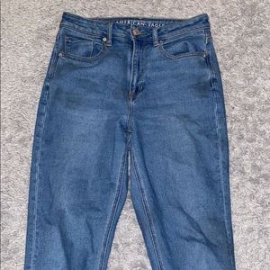 AMERICAN EAGLE MOM JEANS